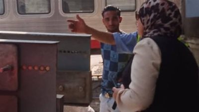  رئيسة مجلس مدينة قويسنا بالمنوفية تتابع حادث خروج قطار عن القضبان