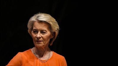 قضية لقاحات كورونا.. البرلمان الأوروبي يصوت على سحب الثقة من فون دير لاين