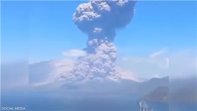 بالفيديو.. ثوران قوي جديد لبركان ليووتوبي لاكي-لاكي في إندونيسيا