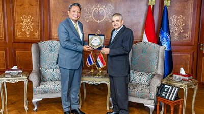 الفريق أسامة ربيع يبحث التعاون المشترك مع سفير تايلاند في مجال الخدمات البحري