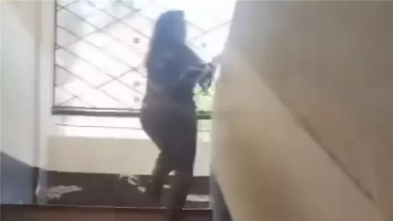 المعلمة