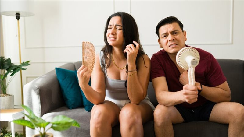معاناة زوجين من الحرارة