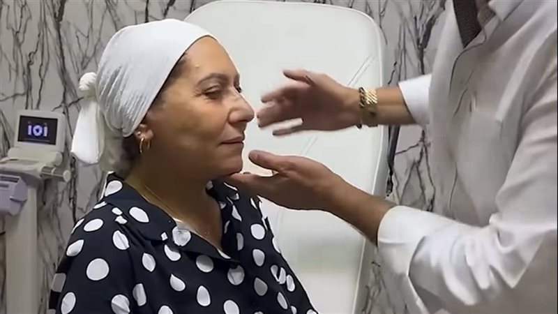 والدة وفاء عامر