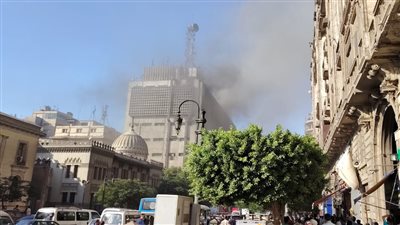 اندلاع حريق هائل داخل سنترال رمسيس بالأزبكية.. والحماية المدنية تحاول إخماده