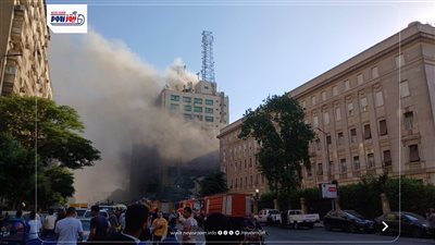 لحين السيطرة.. فصل الكهرباء والغاز عن سنترال رمسيس إثر حريق الطابق السابع