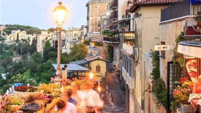 بين التلال الخضراء جنوب روما: قلعة «جاندولفو» منتجع بابا الفاتيكان الصيفي