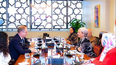 وزيرة البيئة تلتقي السفير البريطاني لبحث التعاون المشترك في مجال النمو الأخضر