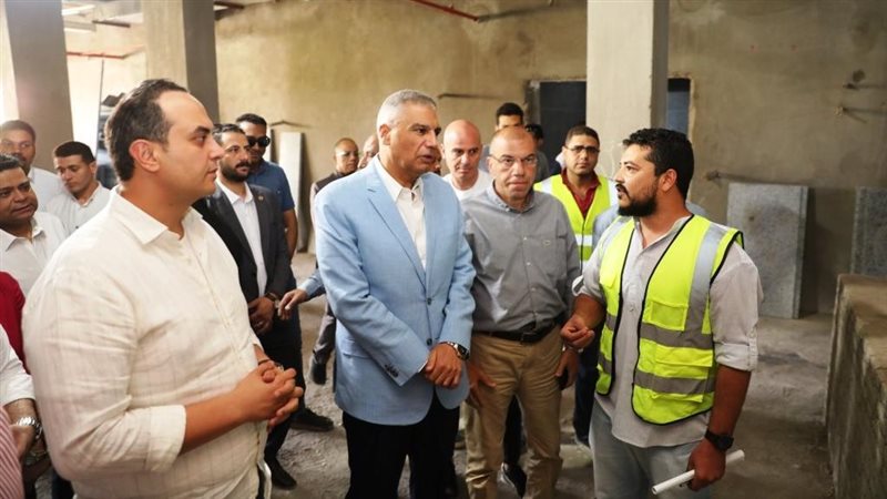 محافظ أسوان والدكتور