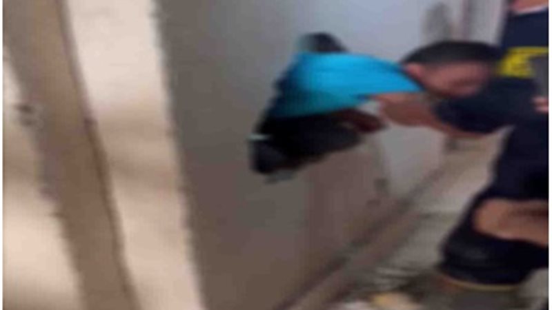 لحظة إنقاذ شخص من