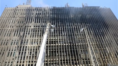 محافظ القاهرة يتفقد حريق سنترال رمسيس ويوجه بتقديم دعم كامل لعمليات التبريد
