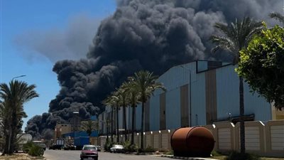 حريق هائل يلتهم مصنعًا بالمنطقة الصناعية في دمياط الجديدة