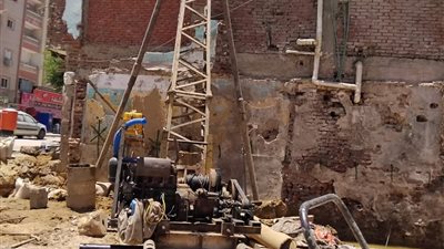 مصرع شخص في حادث سقوط حفّار بحي الأربعين في محافظة السويس