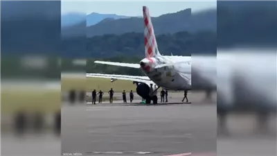 حادث مروع في مطار إيطاليا.. محرك طائرة