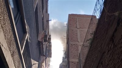 حريق هائل في عقار بإمبابة.. والحماية المدنية تخلي السكان