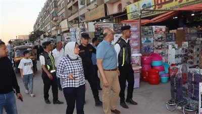 محافظ القليوبية يقود حملة لإزالة اشغالات محال البلاستيك 