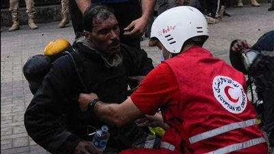 الهلال الأحمر: إسعافات أولية لـ 32 مصاباً في حريق سنترال رمسيس