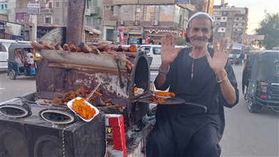 عبده الصعيدي.. 70عامًا من الكفاح بين رماد البطاطا ولهيب العمر بالقليوبية 