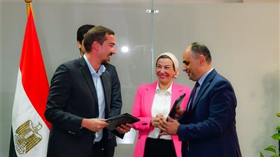   ياسمين فؤاد تشهد توقيع بروتوكول تعاون بين جهاز شئون البيئة 