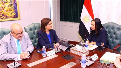 وزيرة التضامن تبحث مع 