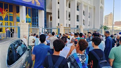 أعضاء الجمعية العمومية للإسماعيلي يتوافدون لسحب الثقة من مجلس الدراويش