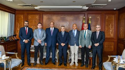 الفريق أسامة ربيع يبحث مع الخط الملاحي التركي زيادة رحلاته عبر قناة السويس