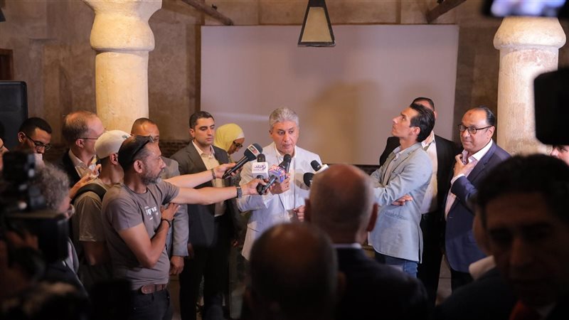 وزير السياحة والاثار