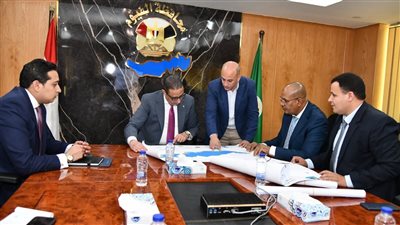 محافظ الفيوم يتسلم تقرير دراسة الاستخدام الأمثل للأراضي جنوب بحيرة قارون