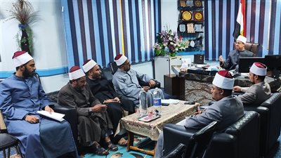 «جد وحزم».. تفاصيل اجتماع وكيل وزارة الأوقاف بالسويس بمديري الإدارات والمفتشين