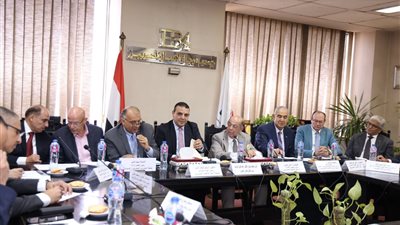 رجال الأعمال المصريين تبحث مع 