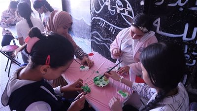 المكتبة المتنقلة تواصل نشر الوعي الثقافي بين الأطفال بمركز كفر الدوار