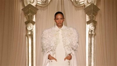 تحية لإرث الدار.. عرض أزياء شانيل بتفاصيل استثنائية بأسبوع باريس