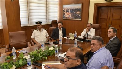 محافظ بورسعيد يستعرض الموقف التنفيذي في إزالة التعديات على أراضي الدولة 