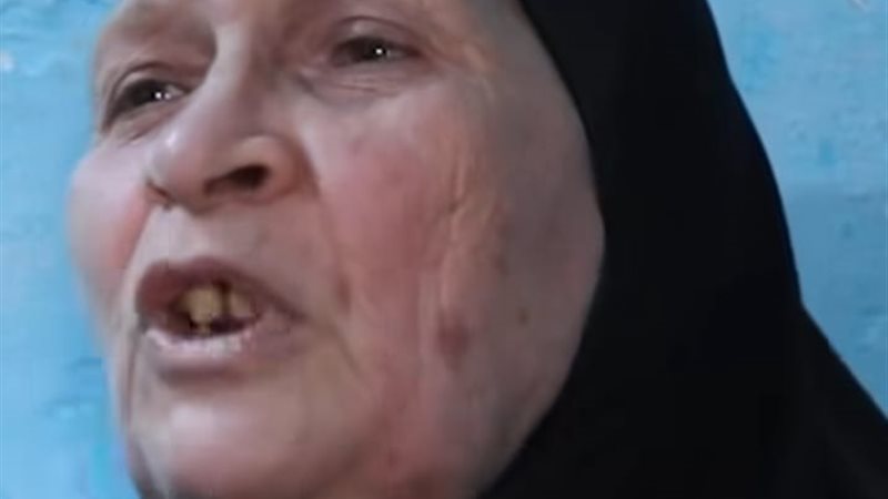 والدة مصطفى