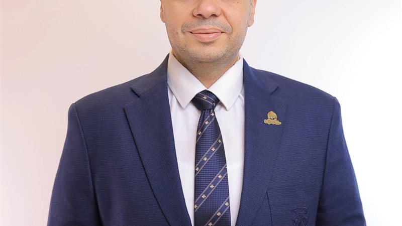 عادل مأمون