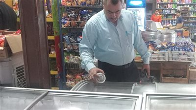 ضبط 1600 لتر مياه معدنية مقلدة في رأس البر خلال حملة تموينية 