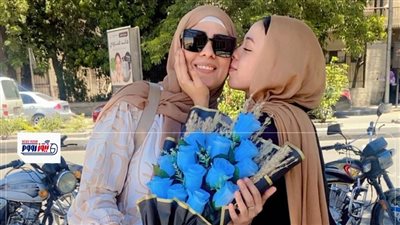 عائلة أسوانية تحتفل بنجلتهم بعد انتهاء امتحانات الثانوية