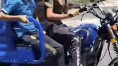 فحص مقطع فيديو لصبيان بعد اتهامهما بسحل شرطى أعلى الطريق الدائري بالمريوطية 