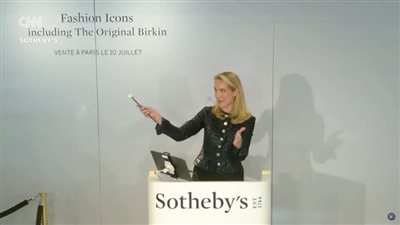 لحظة تاريخية.. 10 ملايين دولار لحقيبة من 