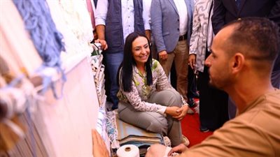 وزيرة التضامن تفتتح معرض ديارنا للحرف اليدوية والتراثية بمارينا