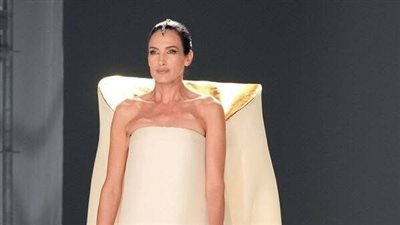 ستيفان رولان يقدم سيمفونية الأناقة بأسبوع باريس للهوت كوتور 