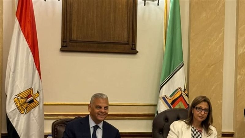 جانب من توقيع البروتوكول