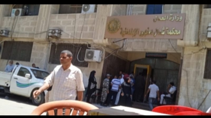 اللجنة المشرفة علي