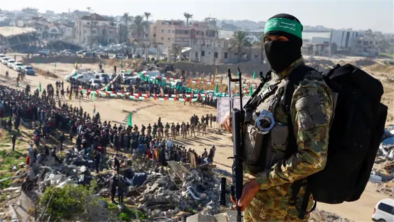 مقاوم فلسطيني يؤمن