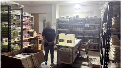 8 آلاف لتر مجهولة المصدر.. ضبط مصنع سري لإنتاج سائل أجهزة التدخين الإلكترونية