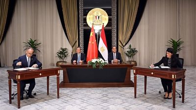 مصر والصين توقعان أول استراتيجية للتعاون الإنمائي وبرنامجًا لمبادلة الديون