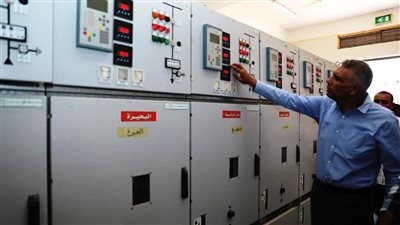 محافظ أسوان يتفقد مشروع لوحة توزيع الكهربا ضمن  المبادرة الرئاسية 