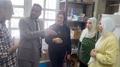 محافظ بني سويف يتابع  الإجراءات المنفذة لحل مشكلة الزحام بالعيادة الشاملة