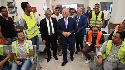  وزير الصناعة يجري جولة تفقدية موسعة بمشروعات مينائي الإسكندرية والدخيلة