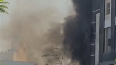 اندلاع حريق هائل في مول تجاري بمدينة الشيخ زايد.. والدفع بـ 5 سيارت إطفاء 