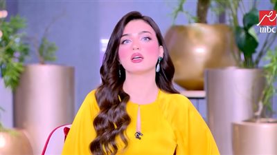 ياسمين عز للسيدات: «لو نفسك في حاجة حلوة امسكي إيد جوزك»